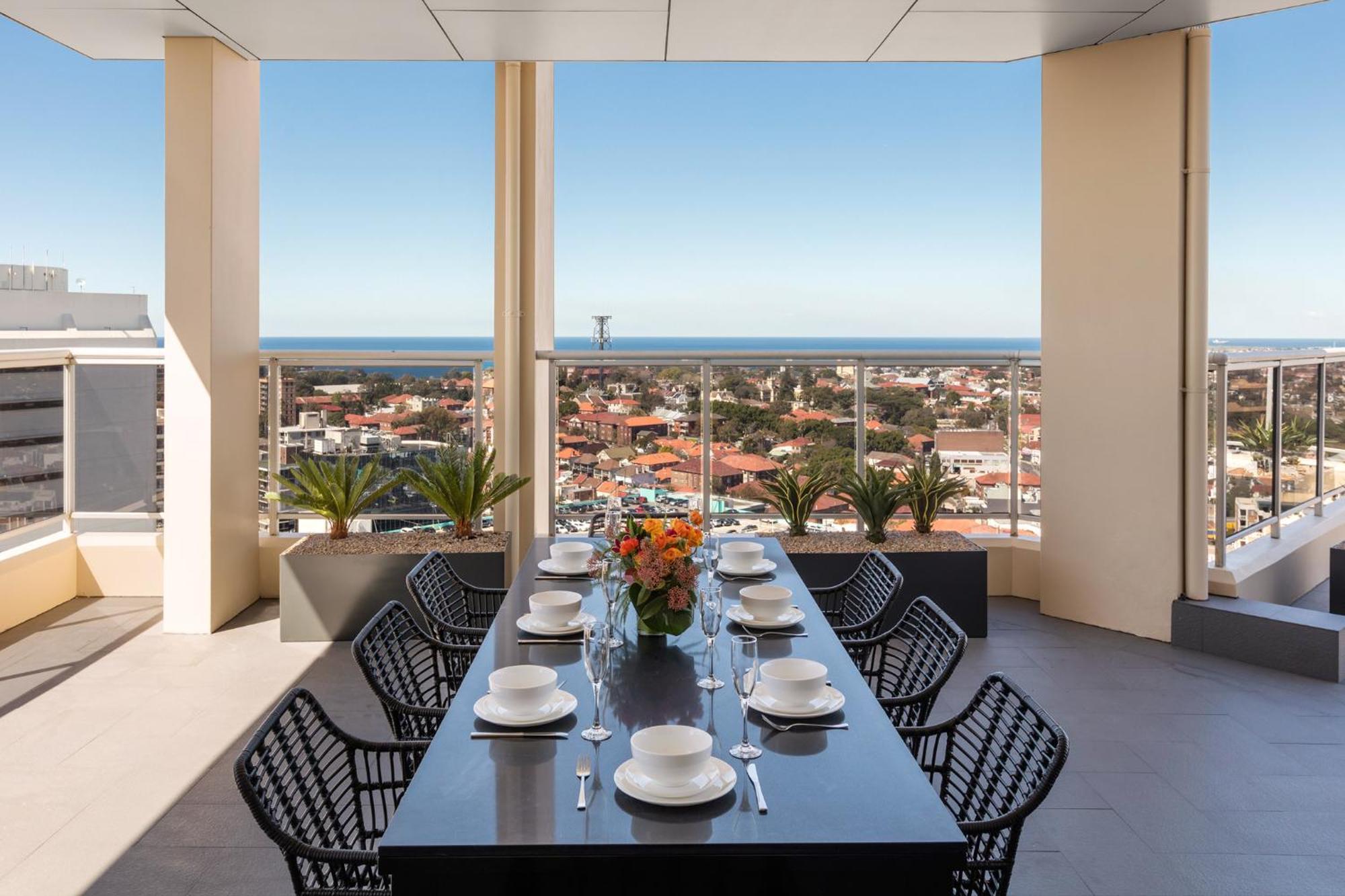 Hotel Meriton Bondi Junction 5*